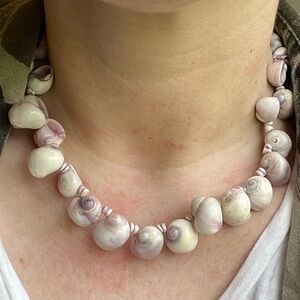 Vintage Handmade CHUNKY Summer Beach Shell Choker Necklace Cream and Pink B2